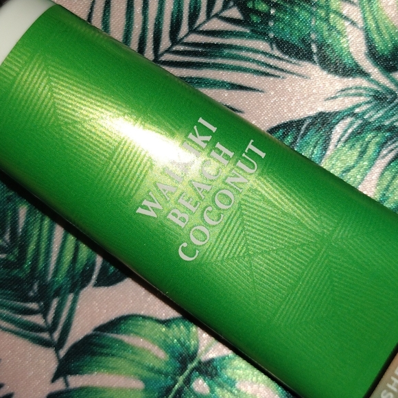 Bath & Body Works Waikiki Beach Coconut Shea Butter Hand Cream 1 fl oz NWT - Picture 2 of 6